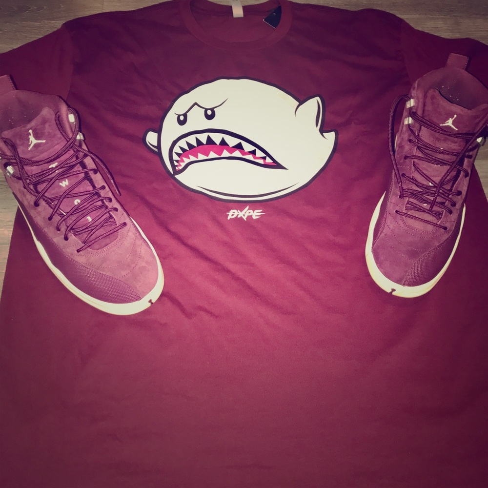 Slightly used Jordan 12 Bordeaux w matching shirt.